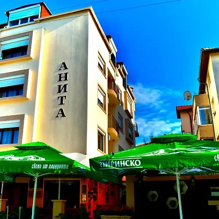 къща за гости анита *
